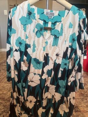 JM Collection Teal and White Floral Tunic with Decorative Front Bar